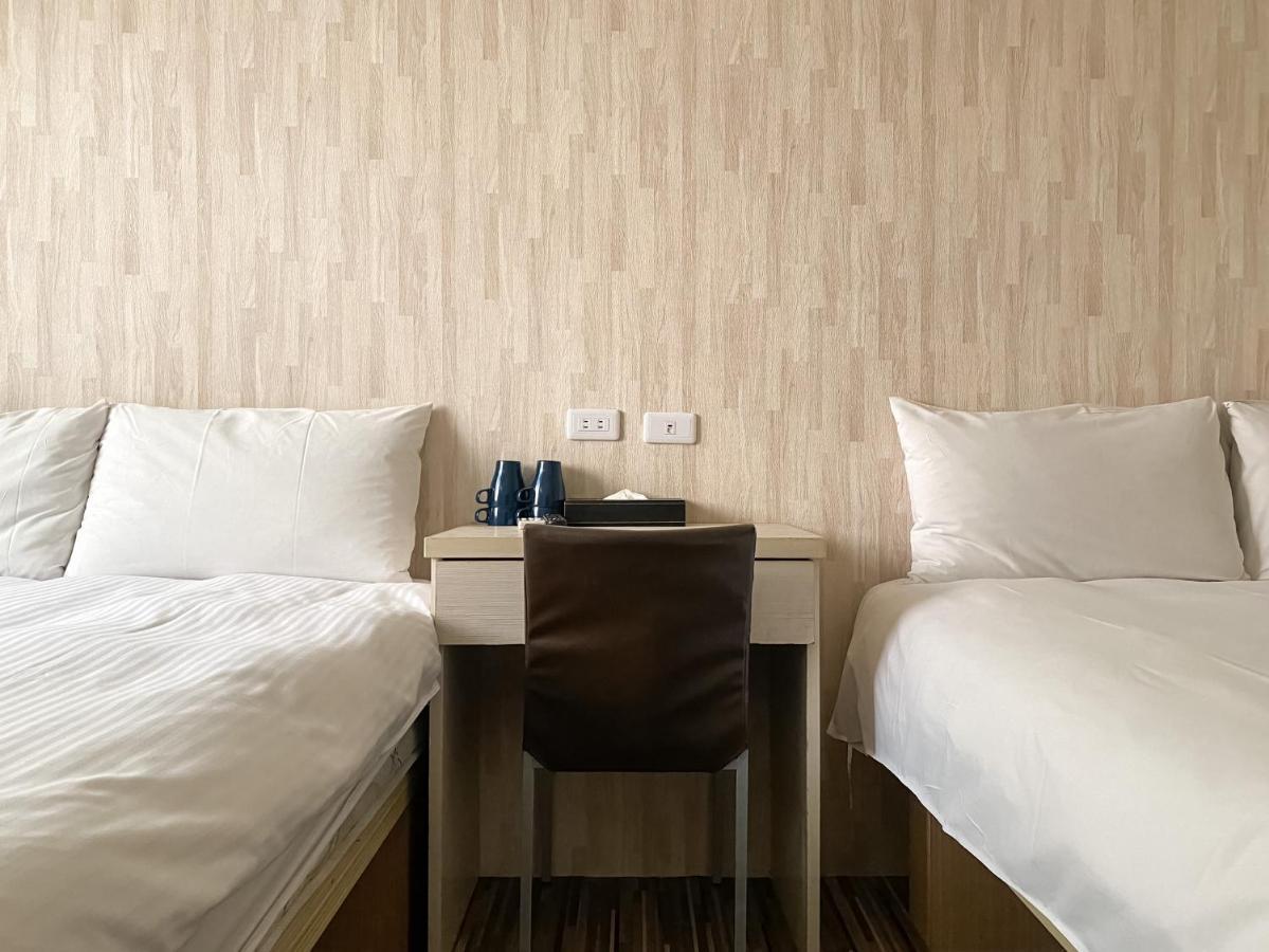 Fengjia Sleep Hotel Taichung Exterior photo